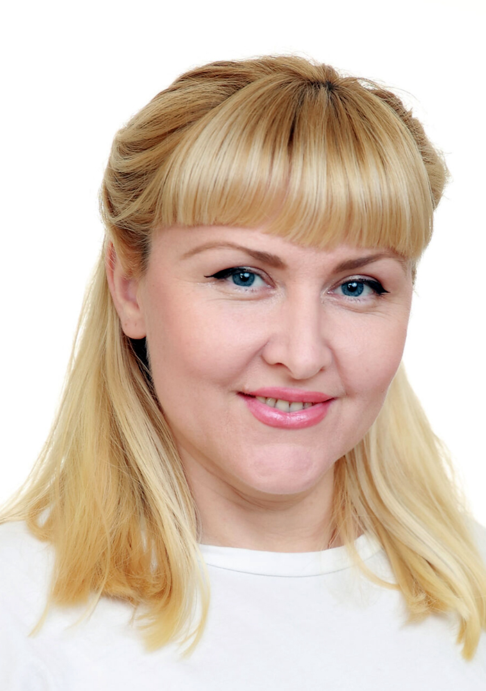 Попова Ксенія